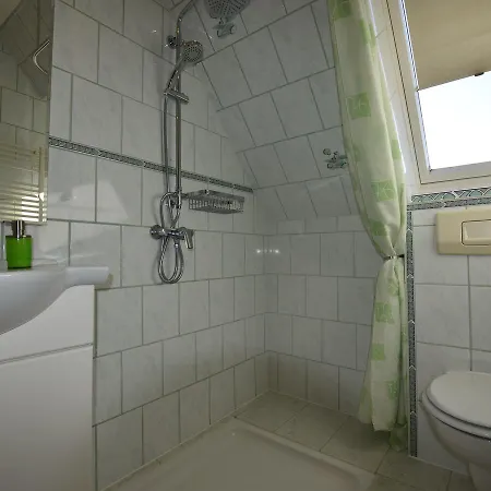 Appartement Huebsche In Kroepelin Mit Eigener Terrasse *